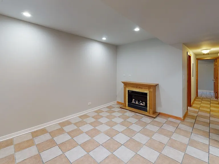 1521 N Bosworth Ave — Photo 5