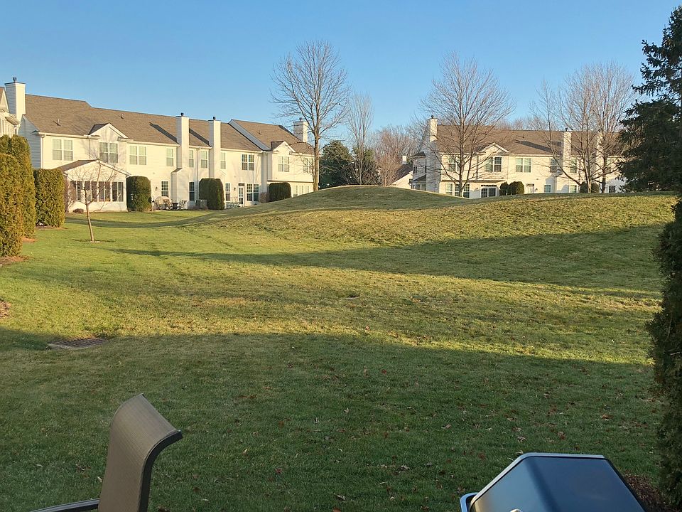 1st image of 33158 Fairport Dr