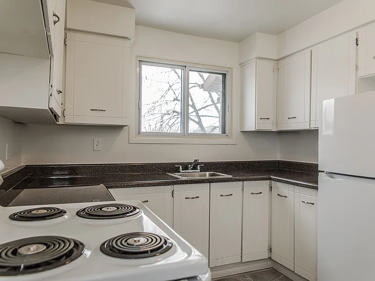 1375 Kensington Pkwy — Photo 5