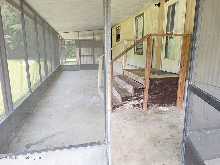 220 Guy Ave — Photo 4