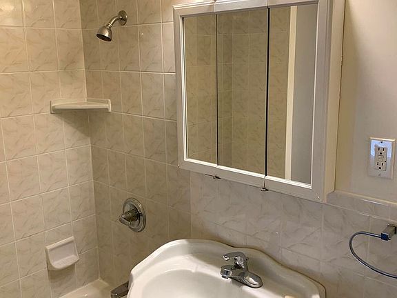 4th image of 257 14th Ave APT 2