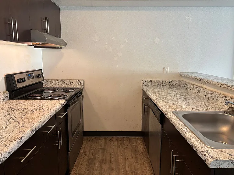Roseland Apartments — Photo 17