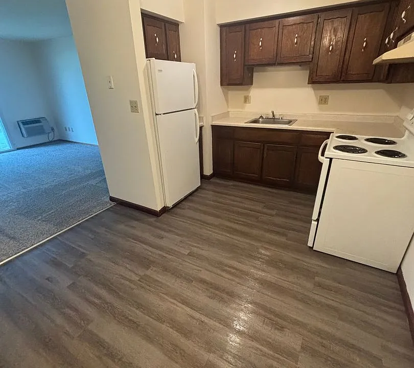 911 Fairview Dr