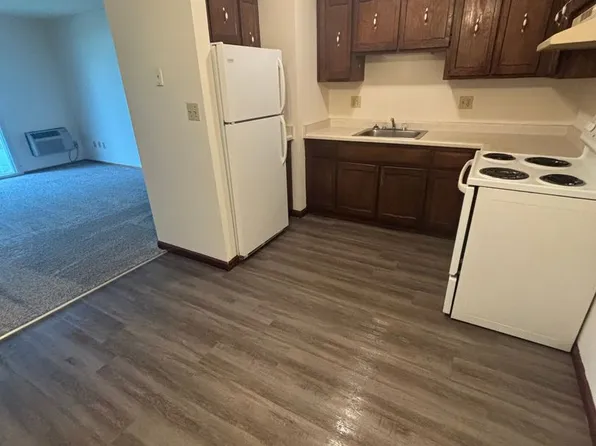 Fairview Road Apartments LLC, 911 Fairview Dr APT 1, Plymouth, WI 53073