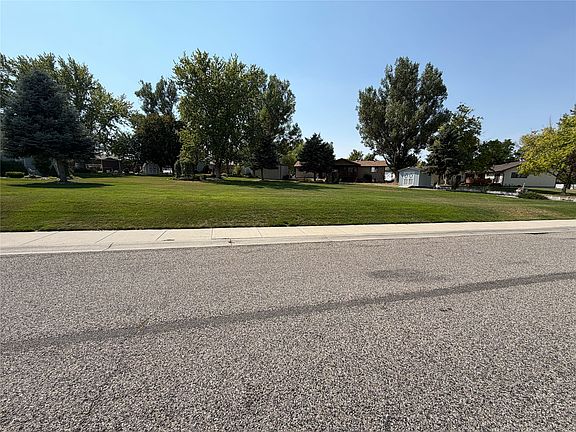 3rd image of Interlachen Dr Lot 11