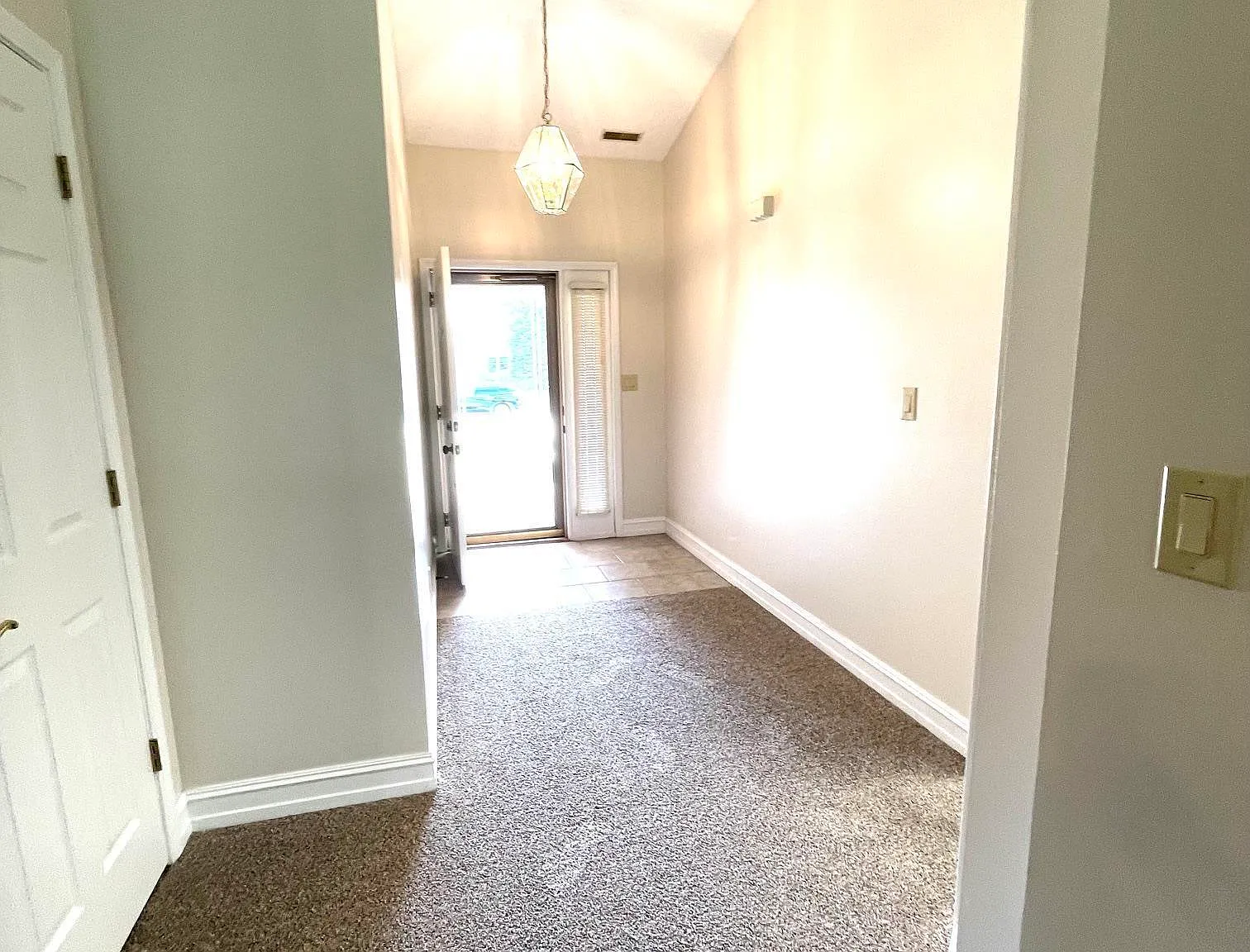 3 bed, 2.0 bath, 1738 sqft, $2,100 — Photo 4