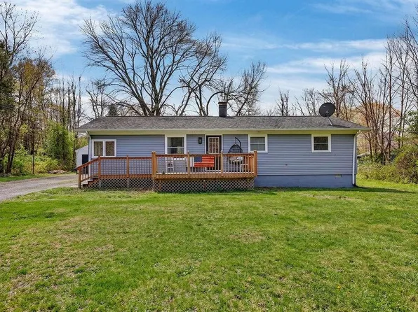 345 Lake Dr, Crimora, VA 24431