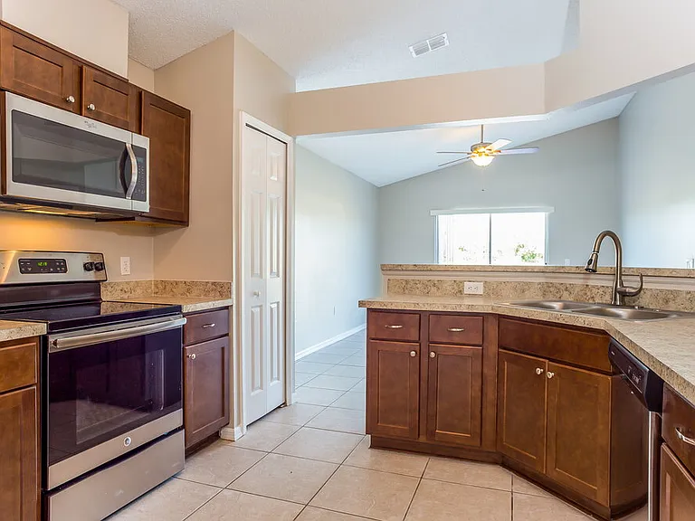 142 Woodbury Pines Cir — Photo 5