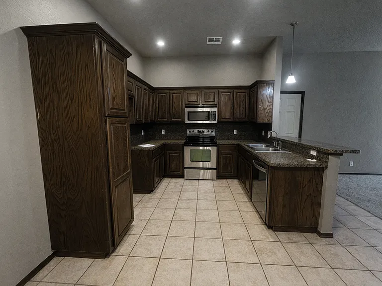 15109 Kyle Dr #B — Photo 5