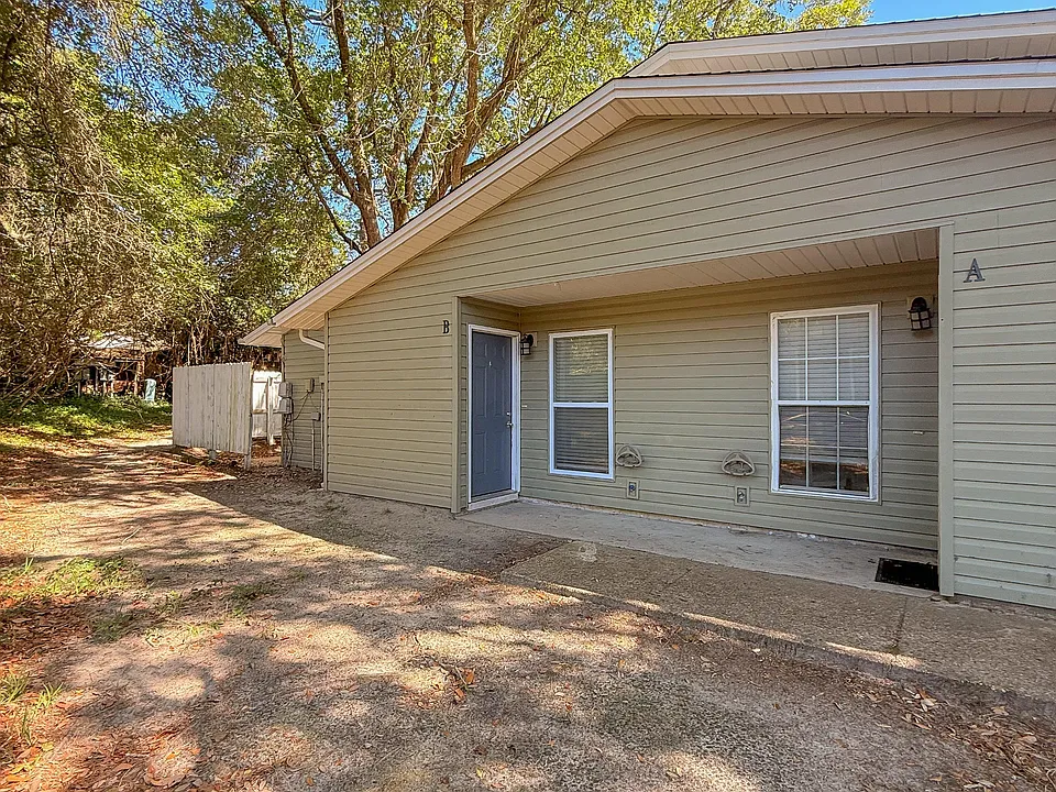 8390 Country Walk Dr #B