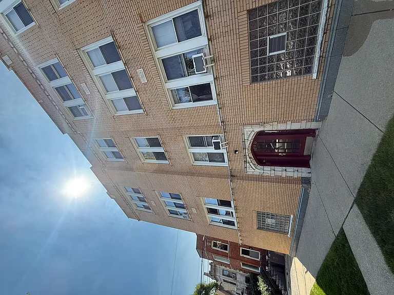 3235 W Dickens Ave #2 — Photo 1