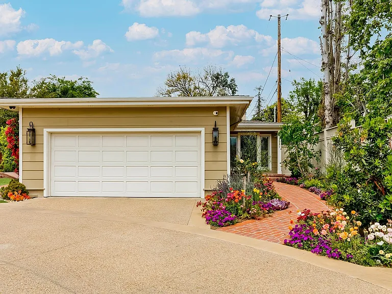 4211 Toluca Lake Ave — Photo 3