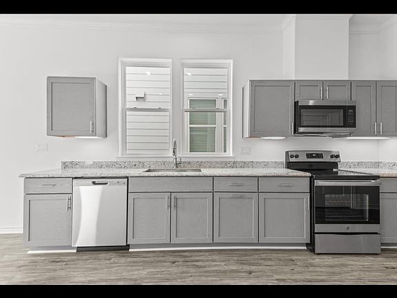 5th image of 3249 Real St #B