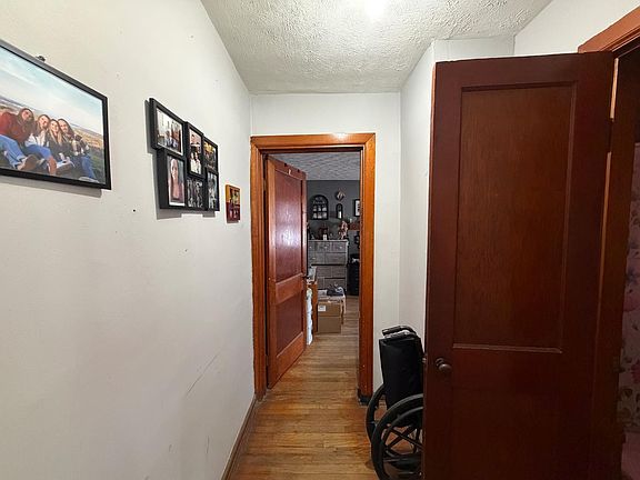 5th image of 401 S Walnut St