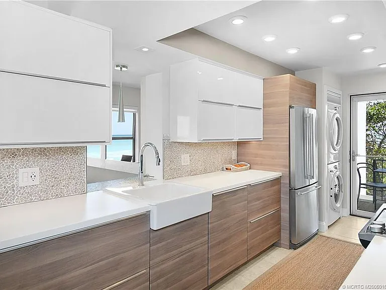 1289 NE Ocean Blvd #11 — Photo 32