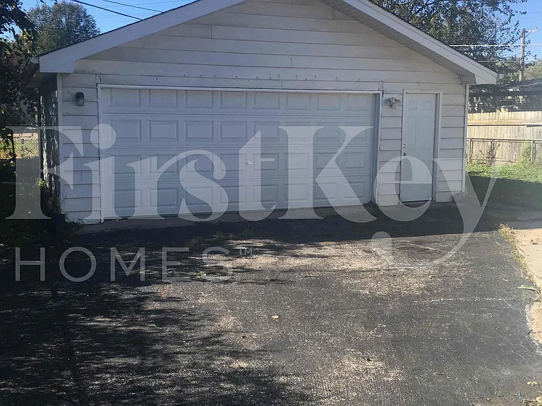 410 S Villa Ave — Photo 19