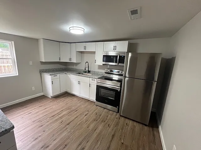 1 bed, 900 sqft, $1,275 — Photo 3