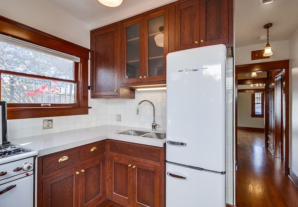 1st image of 2822 B St