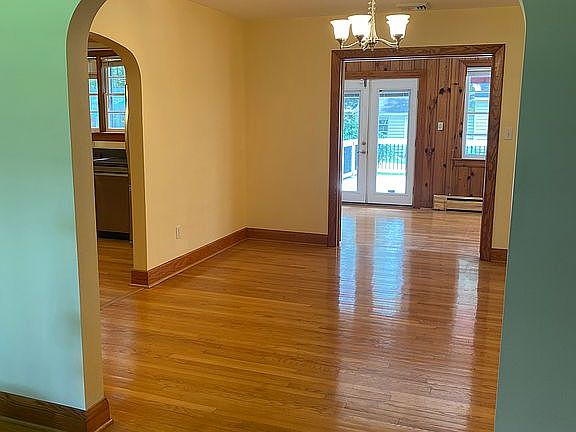 Entrance to Dining Rm