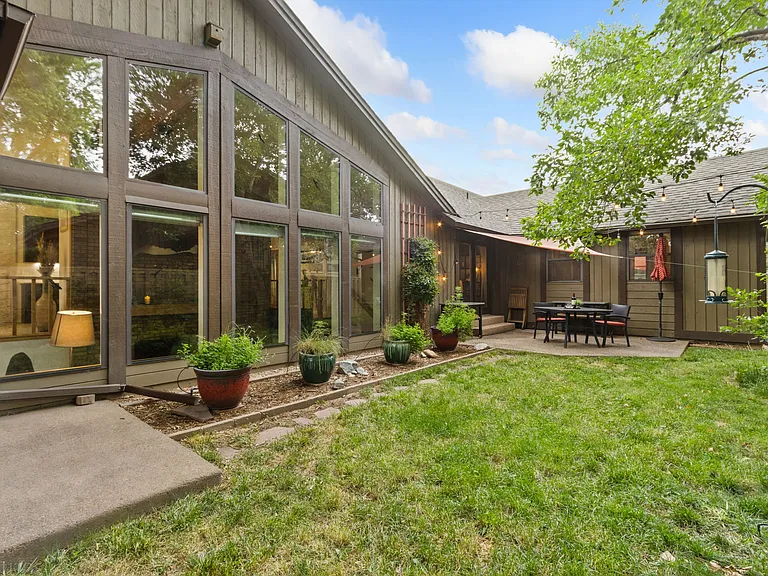 1916 Winterberry Way — Photo 32