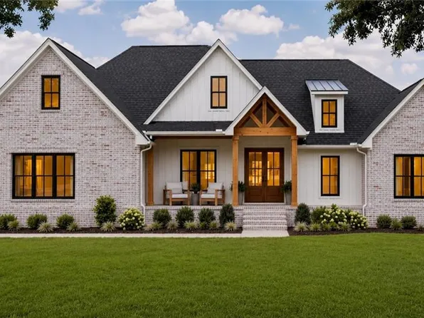 228 Sitting Rock Dr, Madison, NC 27025
