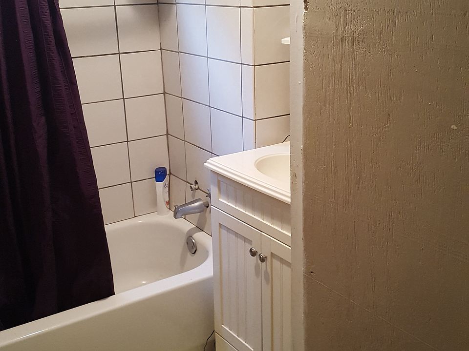 2nd image of 522 L St NE