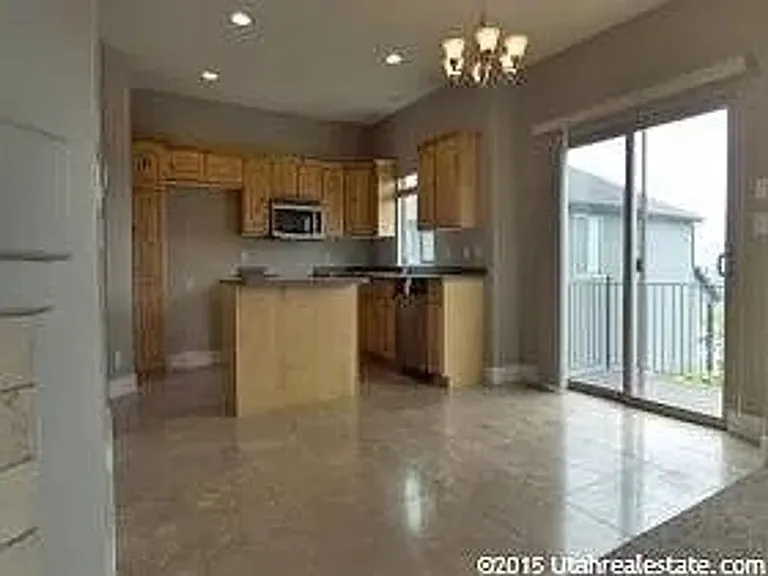 2741 N Garden Dr — Photo 3