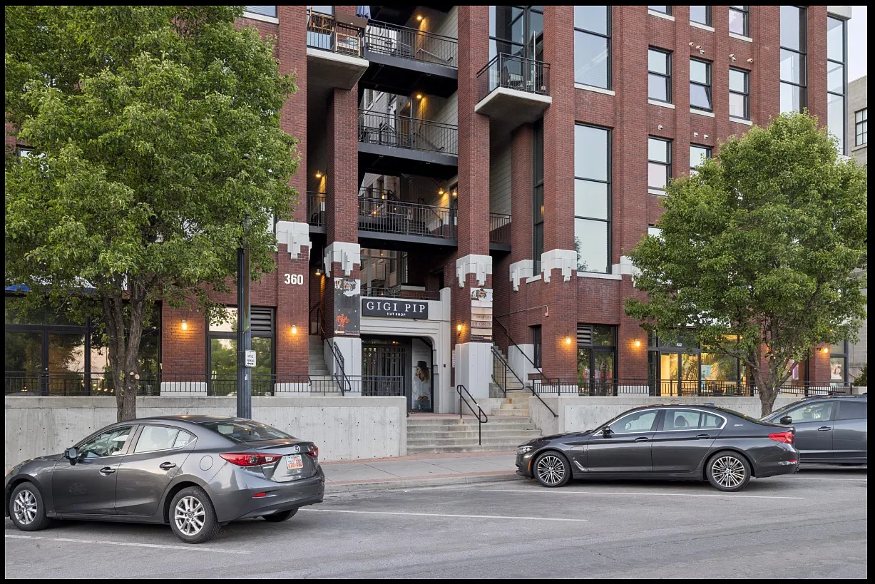 2 bed, 1.5 bath, 632 sqft, $2,200 — Photo 2
