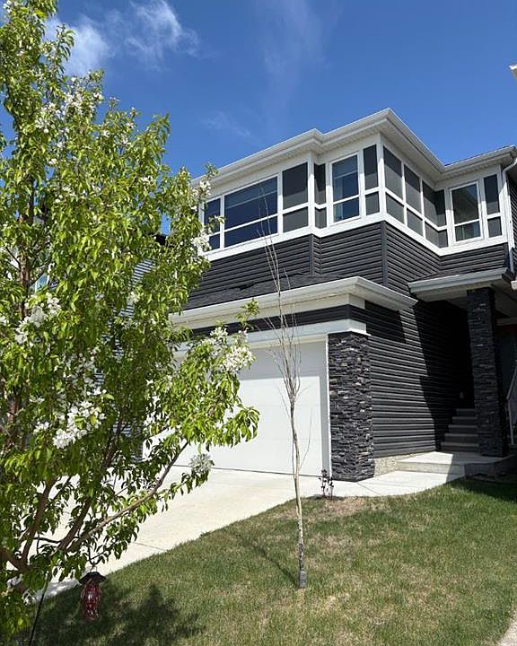1st image of 98 W Lucas Cres NW