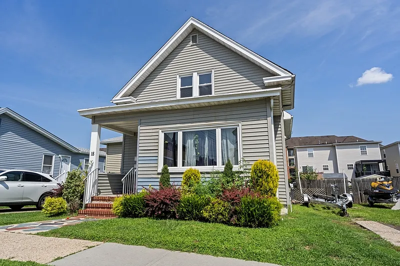 18 Saint Ann St #2