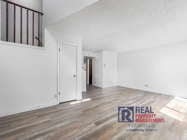 1117 Booth Dr — Photo 8