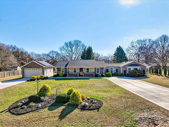 2nd image of 1012 Berry Dr