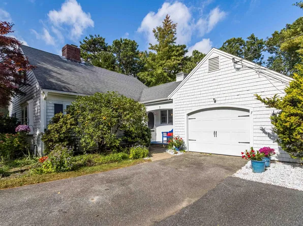 7 Squirrel Run Street, Yarmouth Port, MA 02675