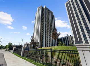 9075 Jane St #810, Vaughan, ON L4K 4L8