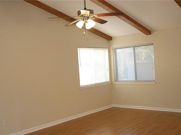 3rd image of 4618 Oakwood Dr