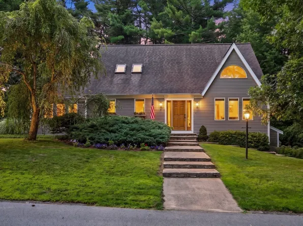 5 Acorn Ln, Mattapoisett, MA 02739