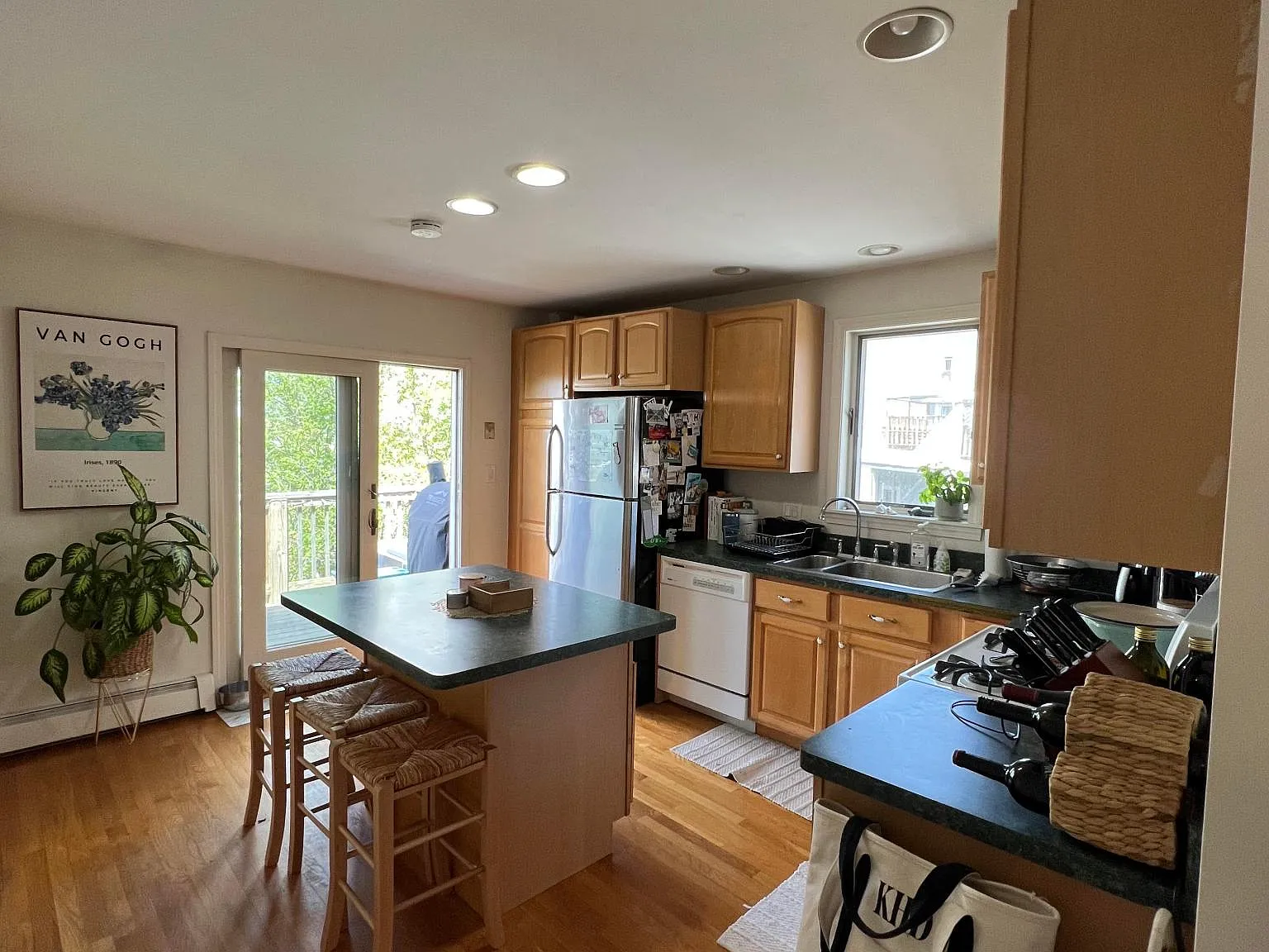 3 bed, 1200 sqft, $5,200 — Photo 3
