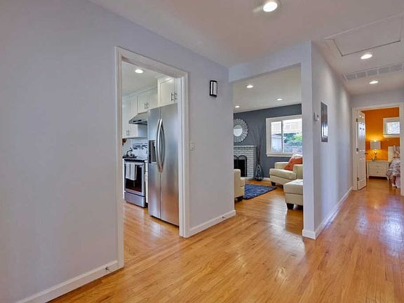 4th image of 1059 Lois Ave