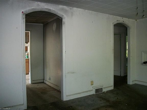 3rd image of 1309 Linwood St