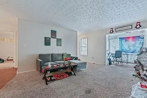 910 Augusta Dr — Photo 6