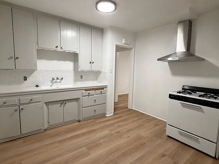 935 N Louise St — Photo 3