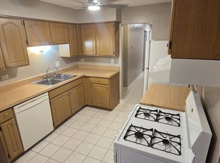 624 Rush St APT A, Roselle, IL 60172