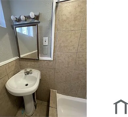 102 E Ashmead St — Photo 6