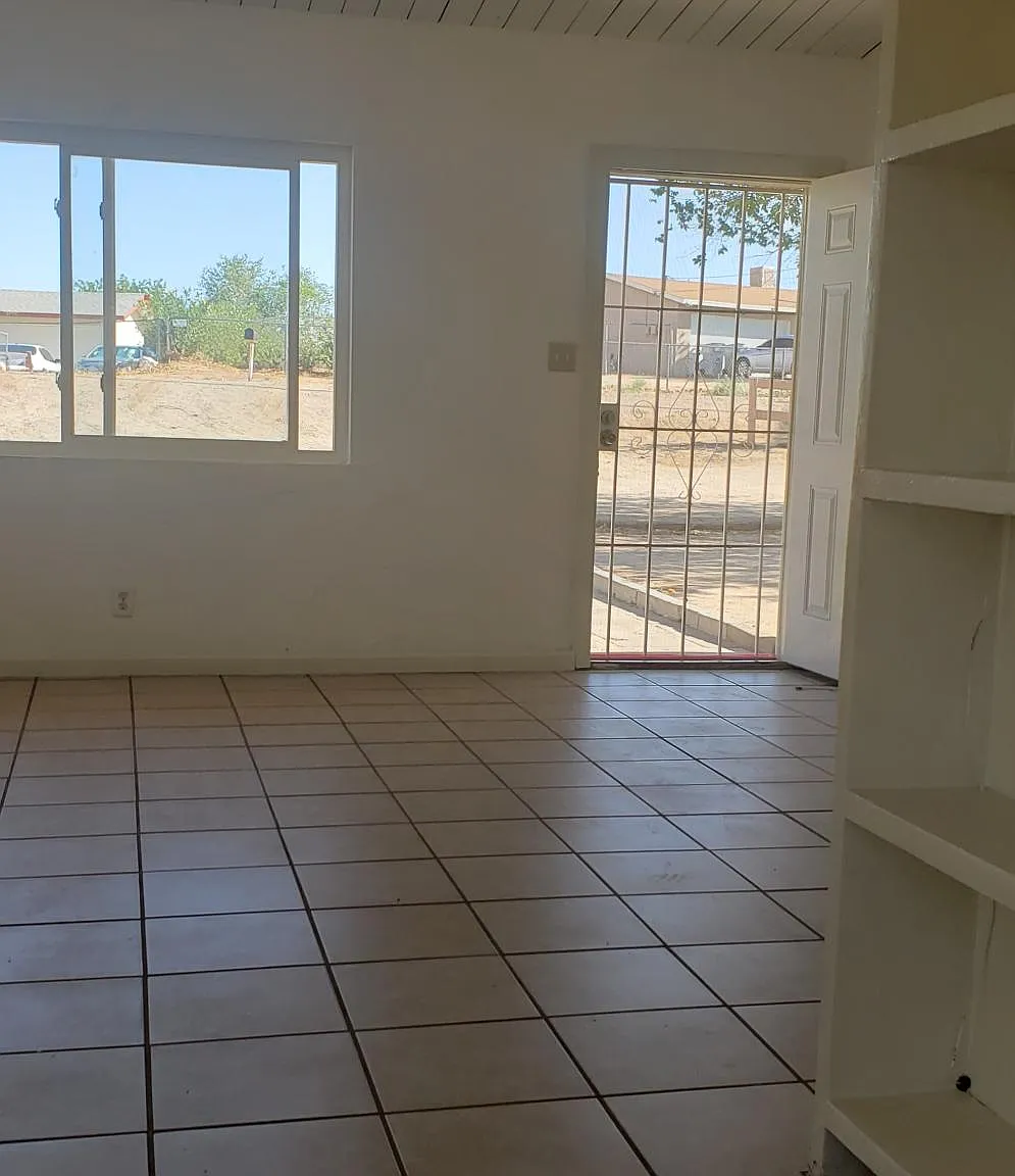 3 bed, 1050 sqft, $1,825 — Photo 4