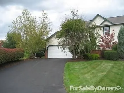 1437 Yorktowne Dr photo 1