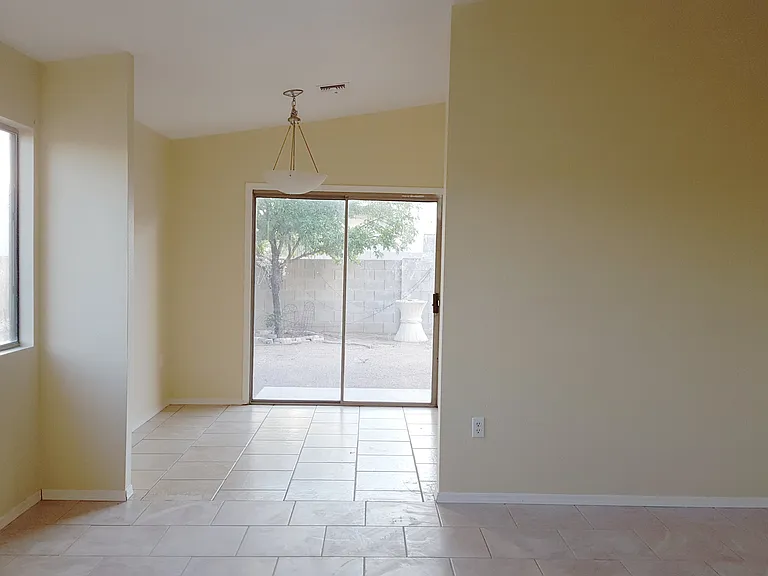 5040 S Maple Ct — Photo 7