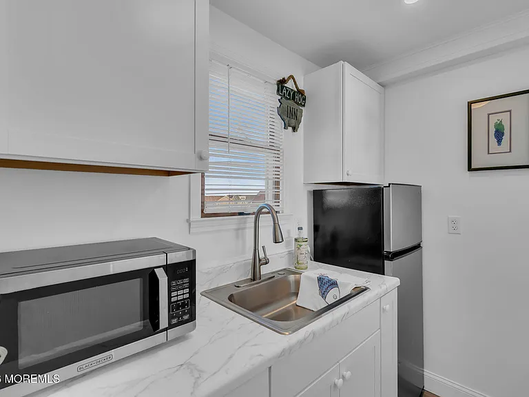 55 Beach Front — Photo 17