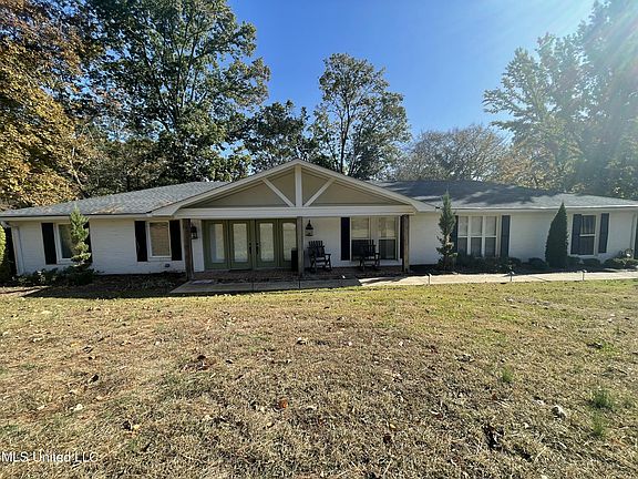 3rd image of 106 Edgewood Dr