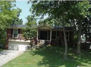 8602 Lakeridge Dr, Louisville, KY 40272