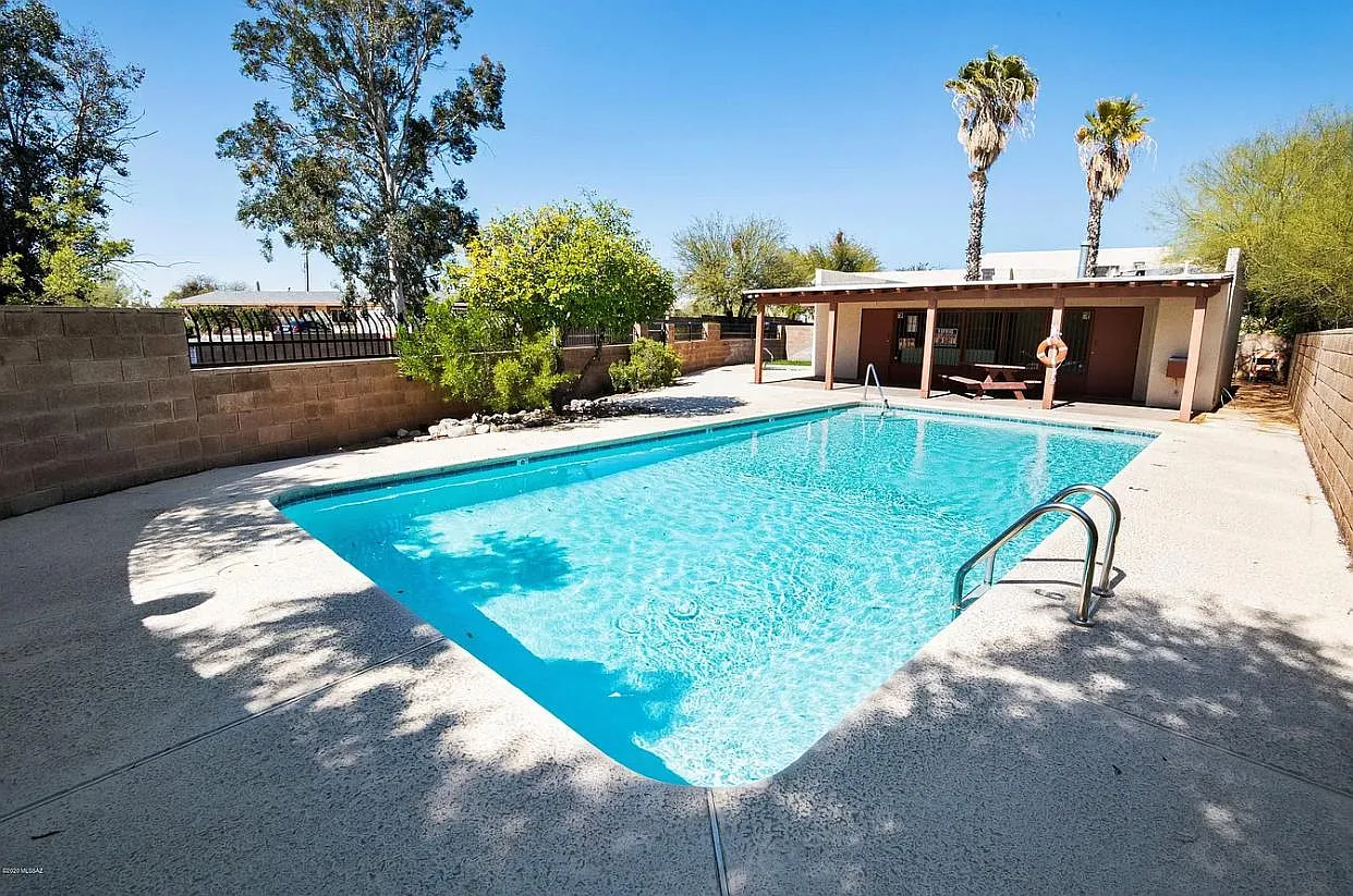 623 W Calle De Las Lomitas — Photo 3